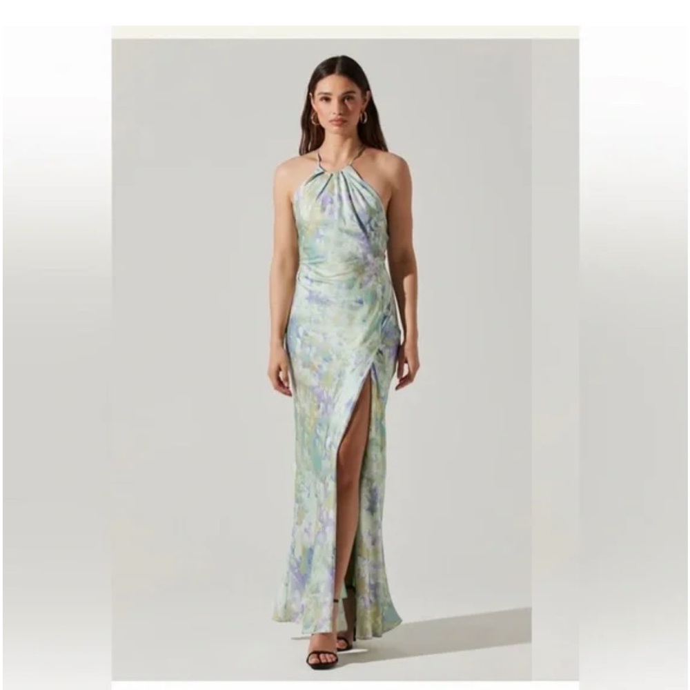 NWOT ASTR the Label Elynor Satin Halter Maxi Dress
Purple Abstract